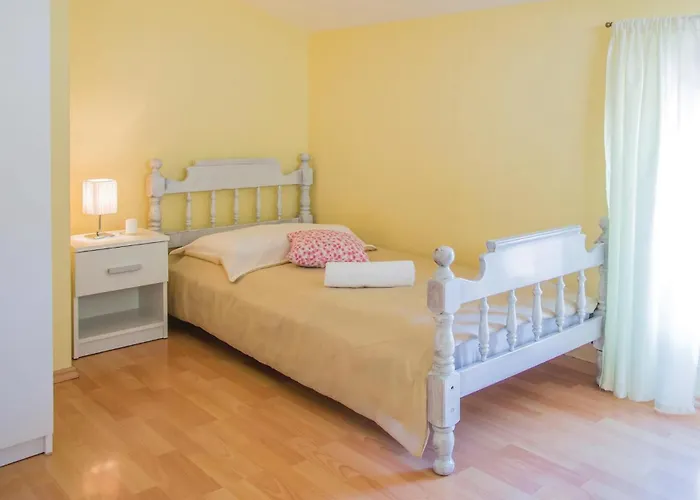 Three-Bedroom Holiday Home In Imotski