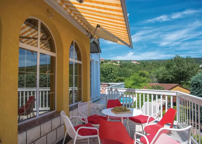 Three-Bedroom Holiday Home In Imotski
