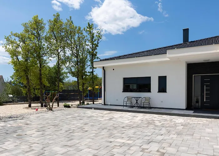 Amazing Home In Imotski
