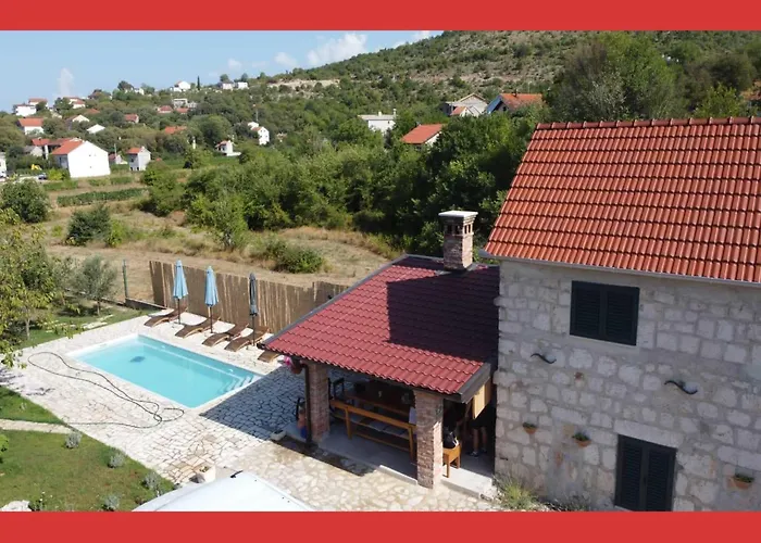 Adorable Holiday Home With Swimming Pool