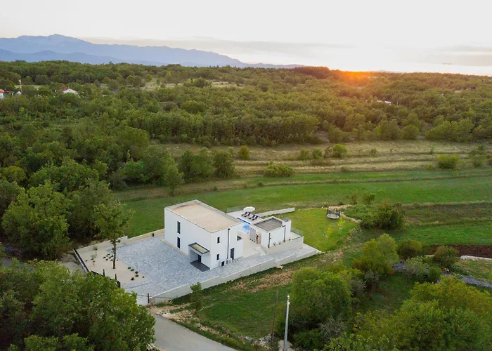 Holiday Home Oasis For You With Heated Pool