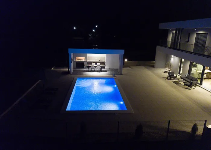 Holiday Home Oasis For You With Heated Pool